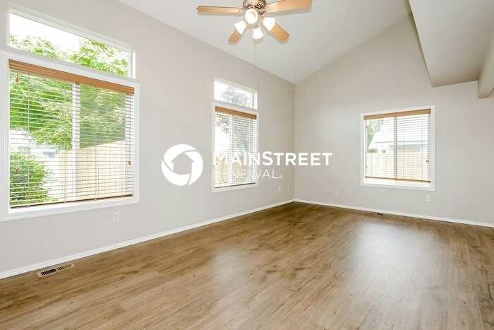 403 4th Ave Se - Photo 5 of 17