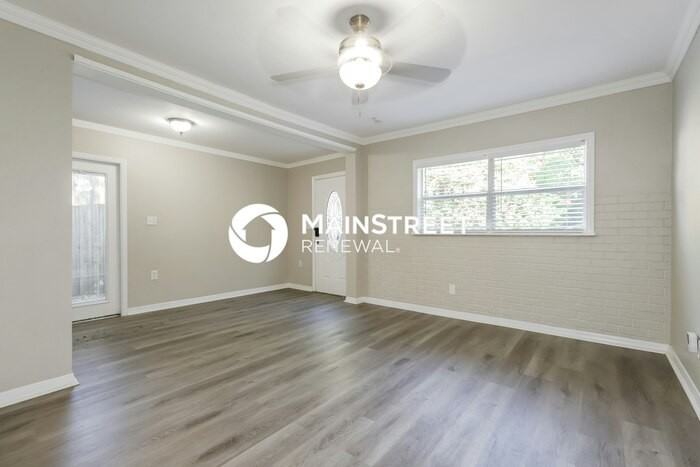 870 Susan Dr - Photo 4 of 15
