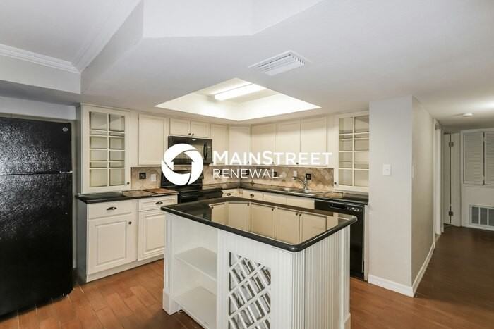 870 Susan Dr - Photo 5 of 15