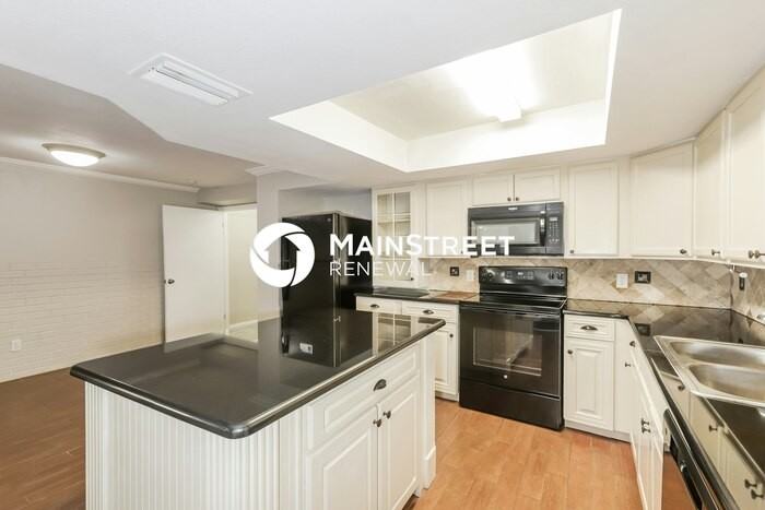 870 Susan Dr - Photo 6 of 15