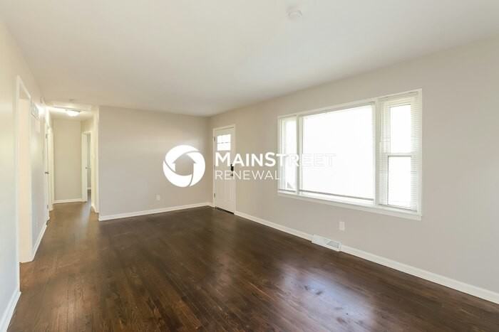 4135 N Spruce Ave - Photo 4 of 17