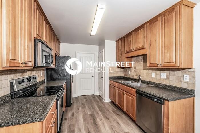 105 Clover St - Photo 4 of 17