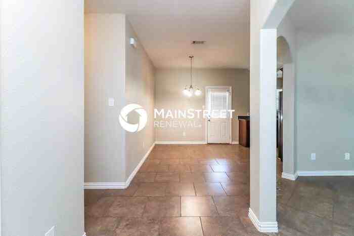 2408 Hawkwood Ct - Photo 3 of 16