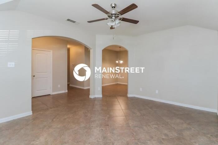 2408 Hawkwood Ct - Photo 4 of 16