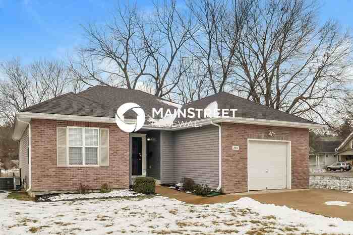 3904 Highland Ave - Photo 2 of 17