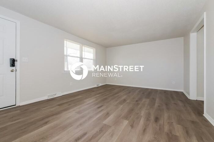 1045 Lindenwood Ln - Photo 4 of 17