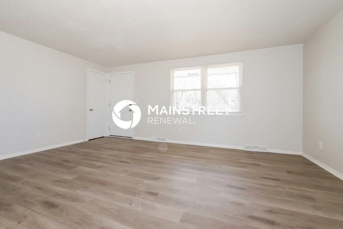 1045 Lindenwood Ln - Photo 5 of 17