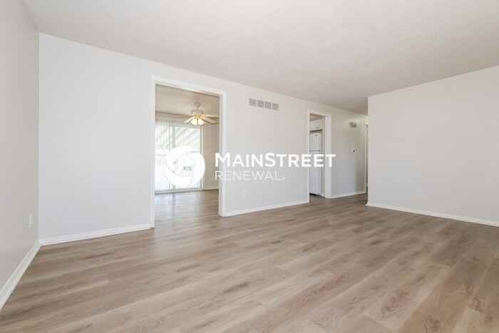 1045 Lindenwood Ln - Photo 6 of 17