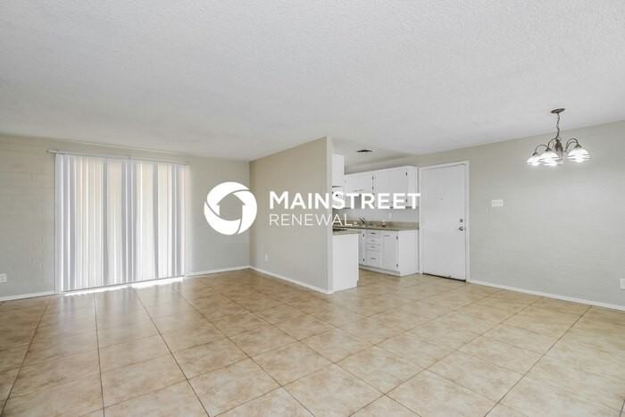 2629 N 49th Dr - Photo 2 of 17