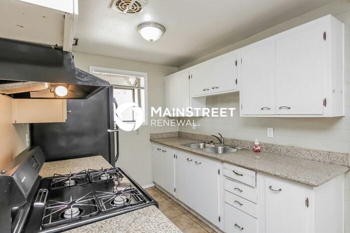 2629 N 49th Dr - Photo 7 of 17