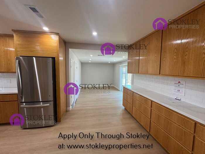 6346 Escallonia Dr - Photo 4 of 37