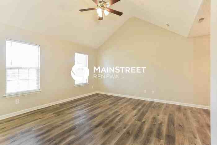 2715 Oxford Hall Ave - Photo 3 of 16