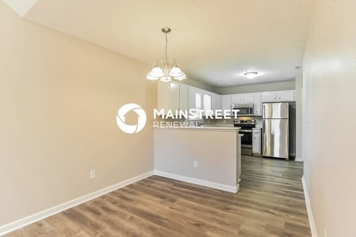 2715 Oxford Hall Ave - Photo 4 of 16