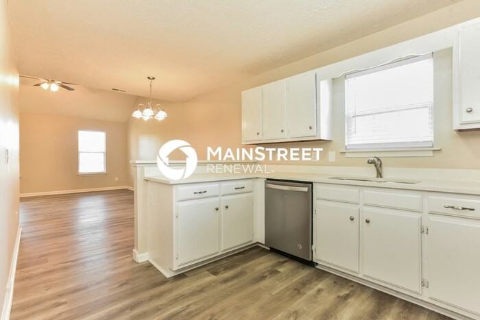2715 Oxford Hall Ave - Photo 6 of 16
