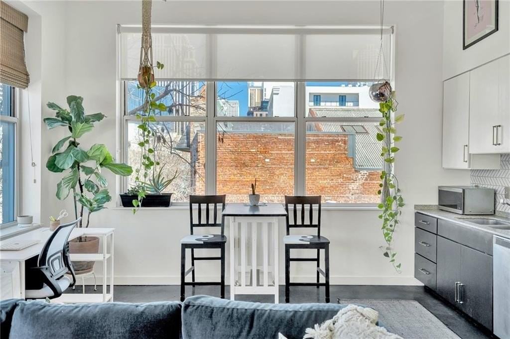 835 Julia St - Photo 7 of 17