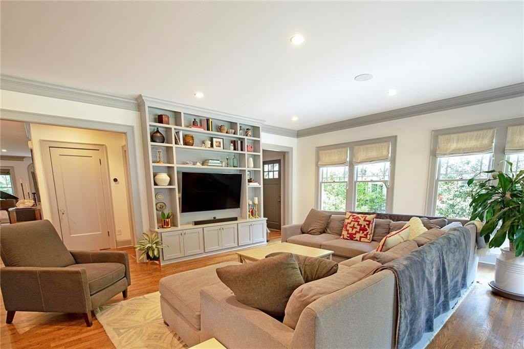 1430 Harvard Rd Ne - Photo 4 of 36