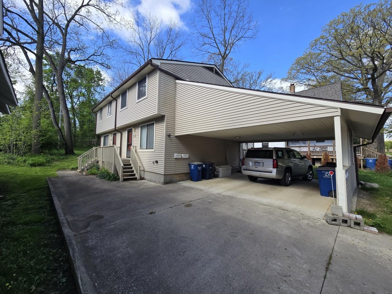 1707 Dexter Ave - Photo 2 of 32