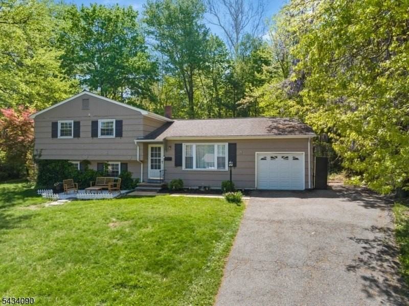 28 Ethan Dr - Photo 2 of 38