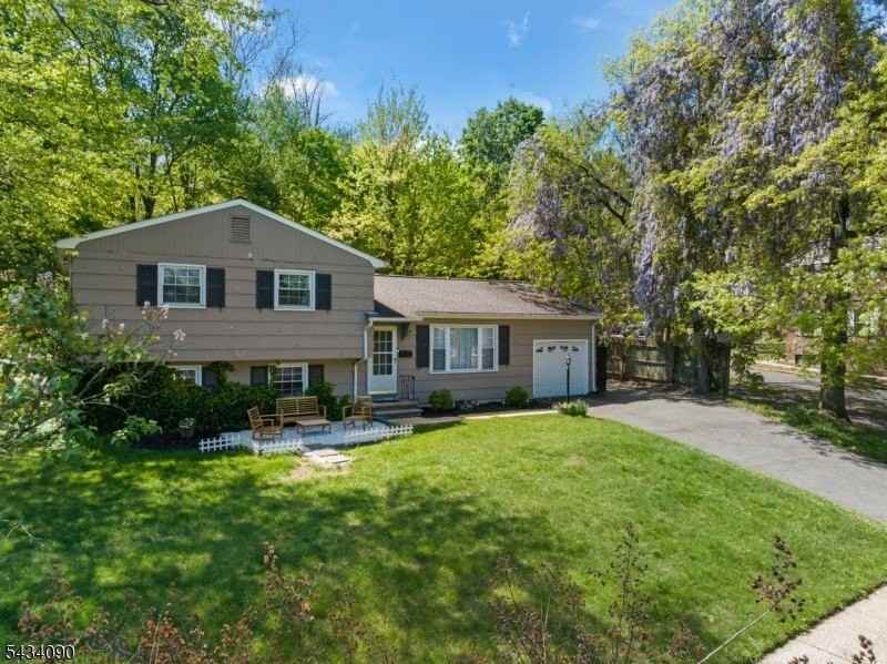 28 Ethan Dr - Photo 3 of 38