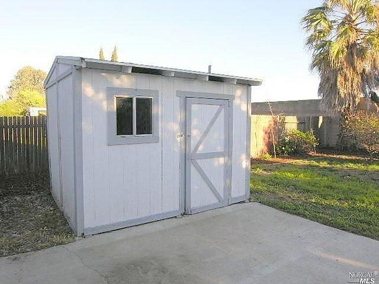 2273 Burgundy Way - Photo 4 of 10