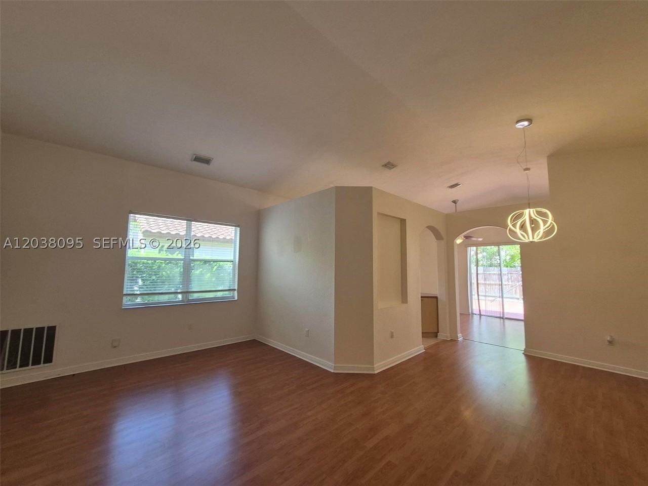 5033 Sw 134th Ave - Photo 3 of 20