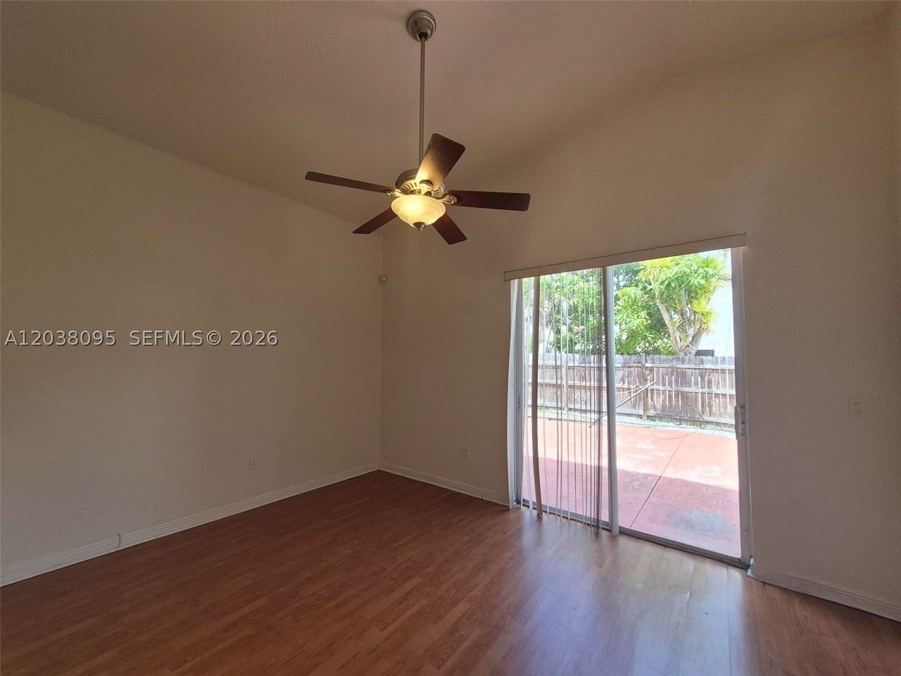 5033 Sw 134th Ave - Photo 5 of 20