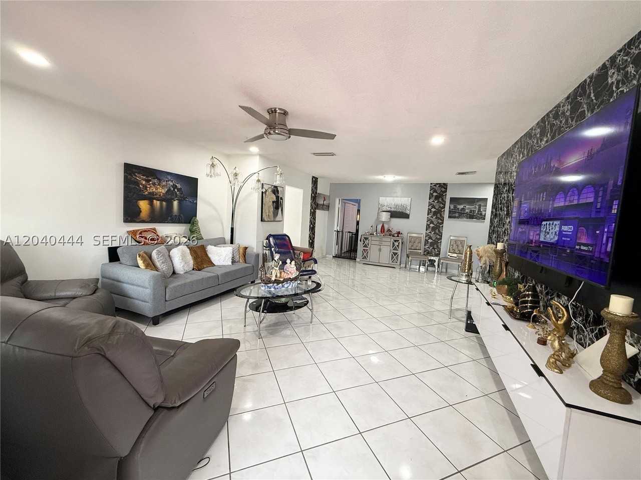 8600 Nw 57th Ct - Photo 5 of 12