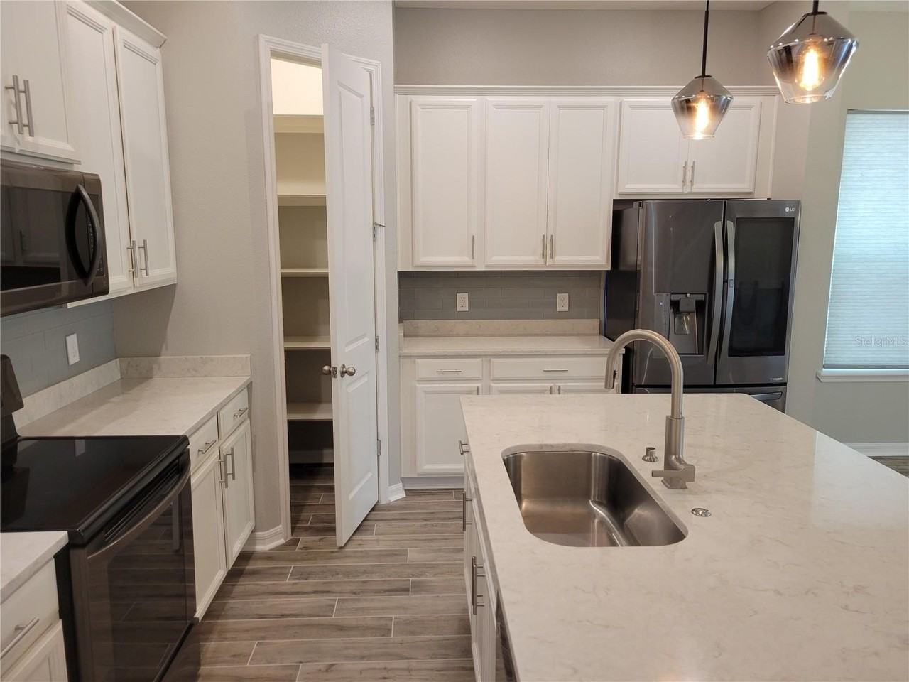11531 Charnock Dr - Photo 6 of 50