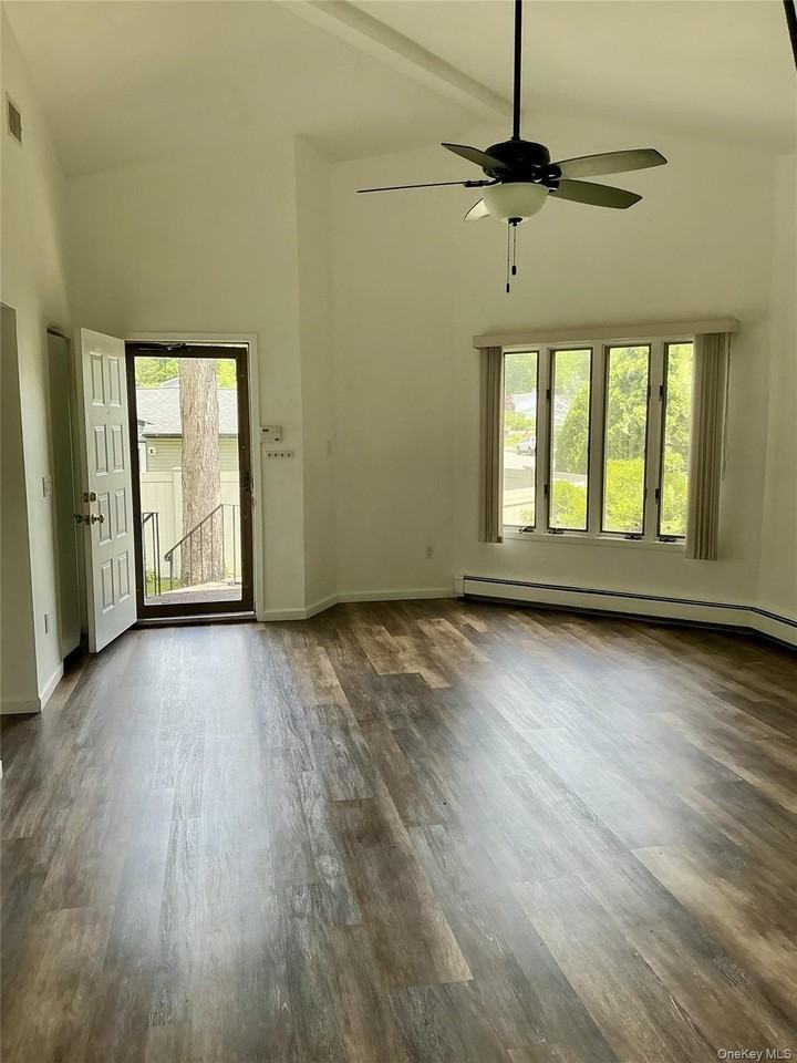 31 Cottage Dr - Photo 4 of 13