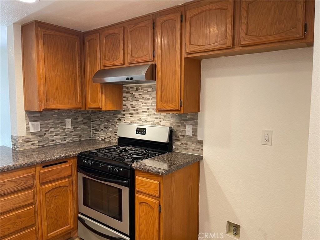 1005 Lilac St - Photo 2 of 11