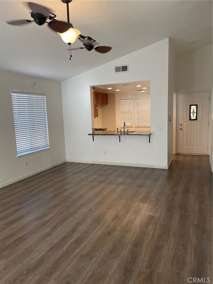 1005 Lilac St - Photo 5 of 11