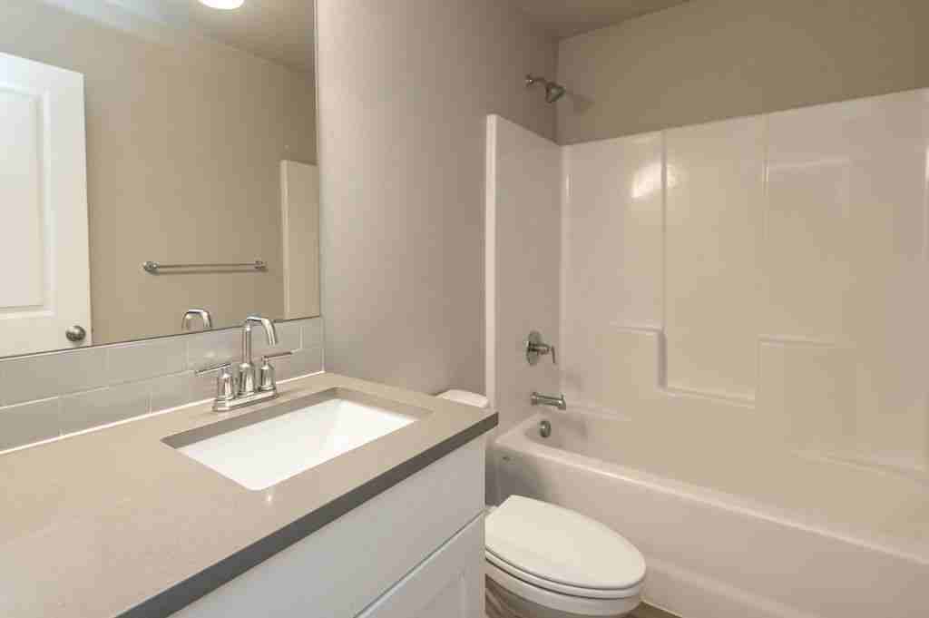 3322 Nw Birch Ave - Photo 7 of 11