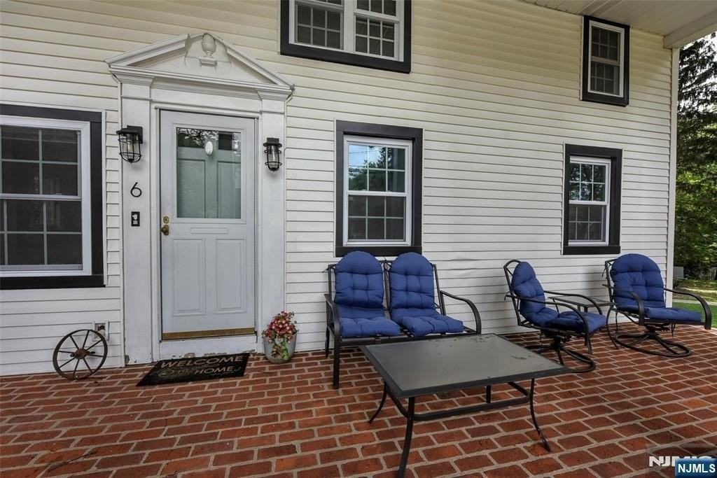 6 Standish Ln - Photo 7 of 30