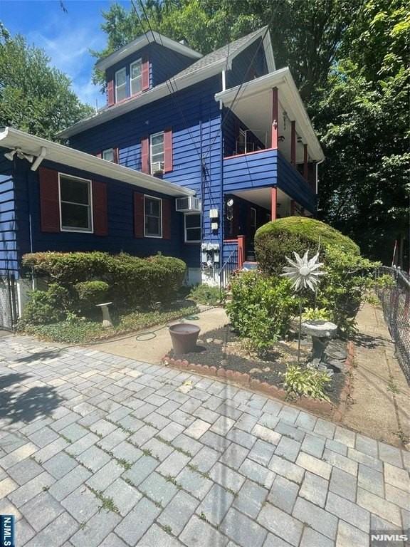 55 Garden Ave #1 - Photo 3 of 33