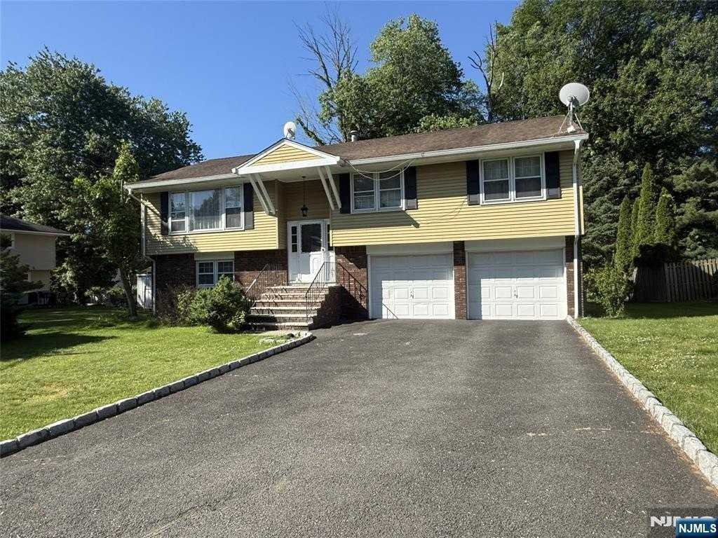 304 Loren Ct - Photo 2 of 26