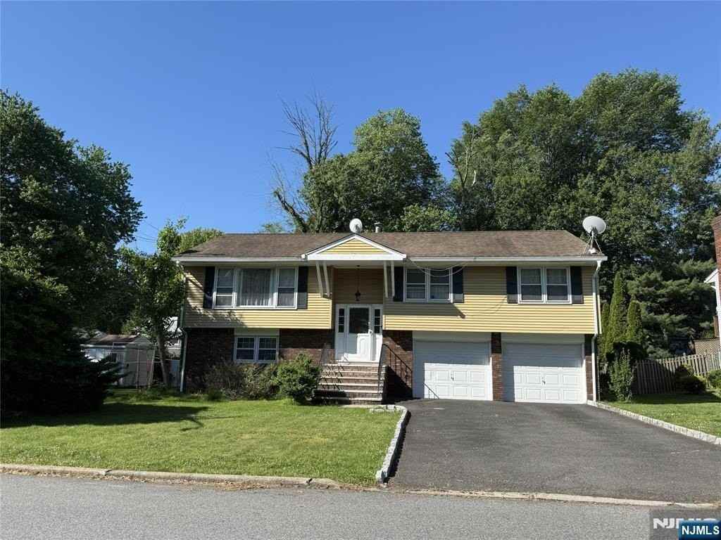 304 Loren Ct - Photo 3 of 26