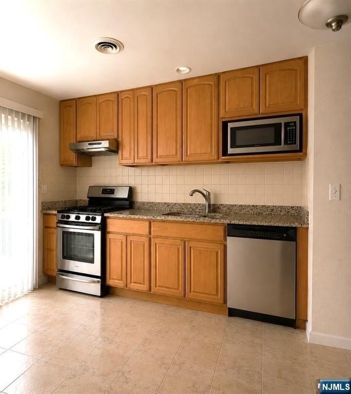 304 Loren Ct - Photo 5 of 26