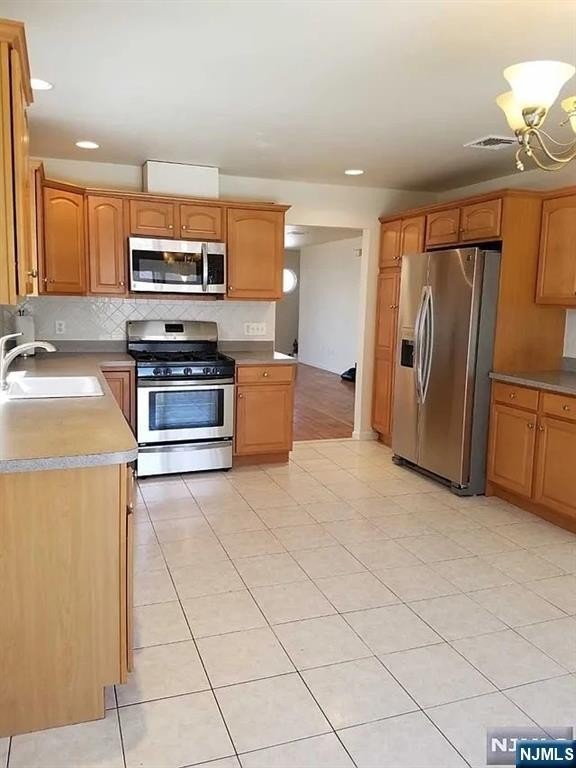 34 Delia Boulevard - Photo 3 of 16