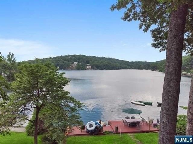 137 Lakeview Ave - Photo 4 of 30