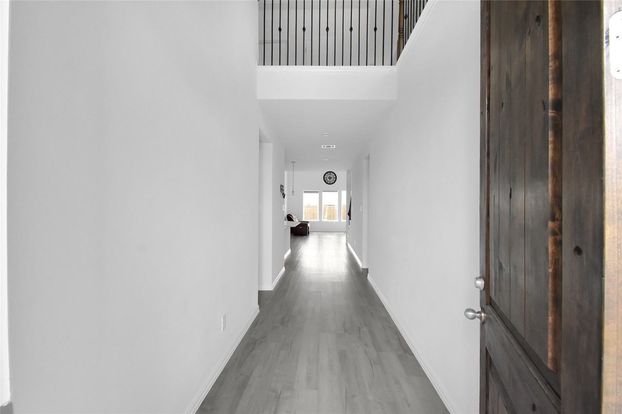 13088 Mizell Ln - Photo 4 of 28