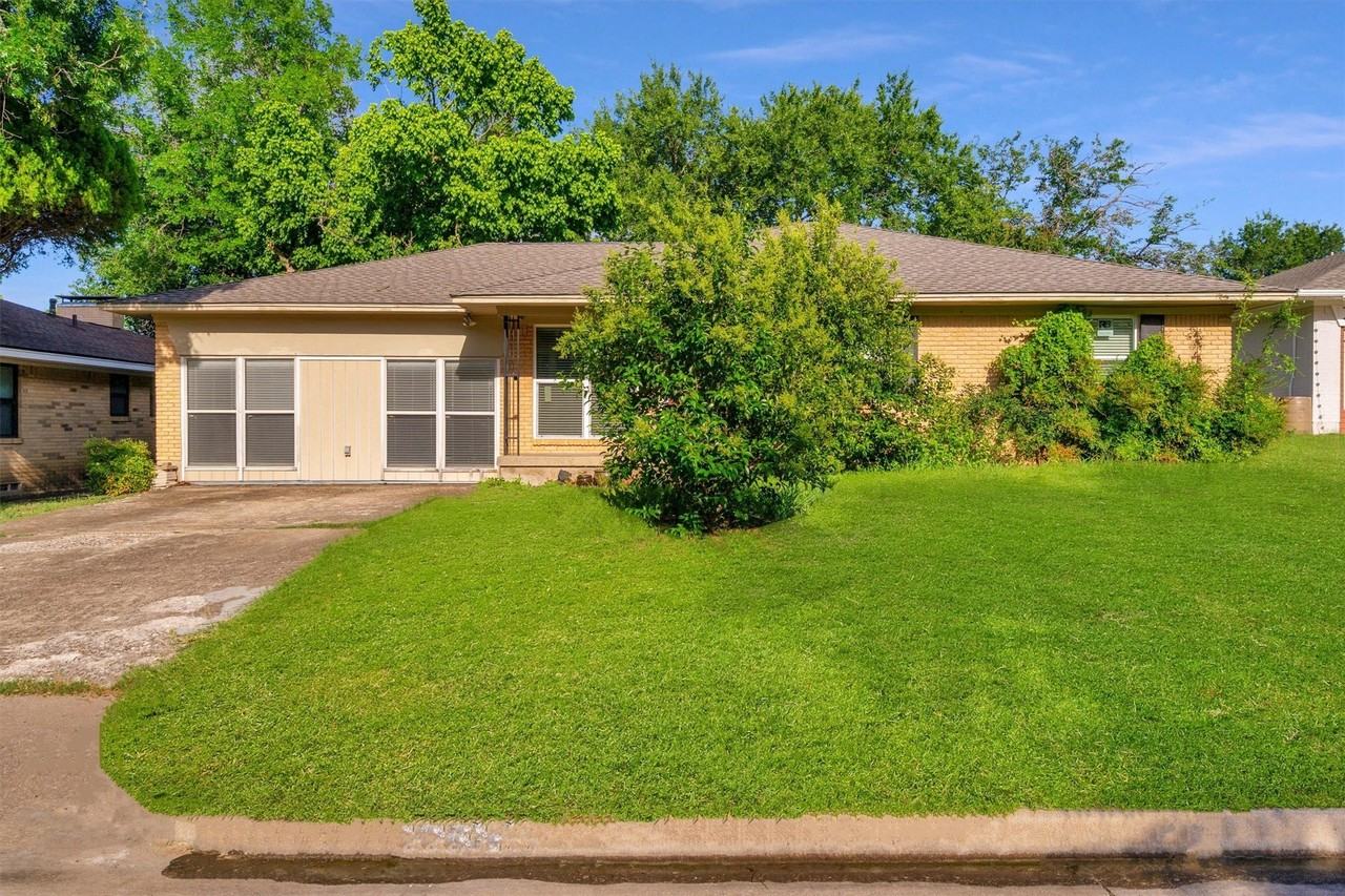 406 N Bonham Dr - Photo 3 of 36