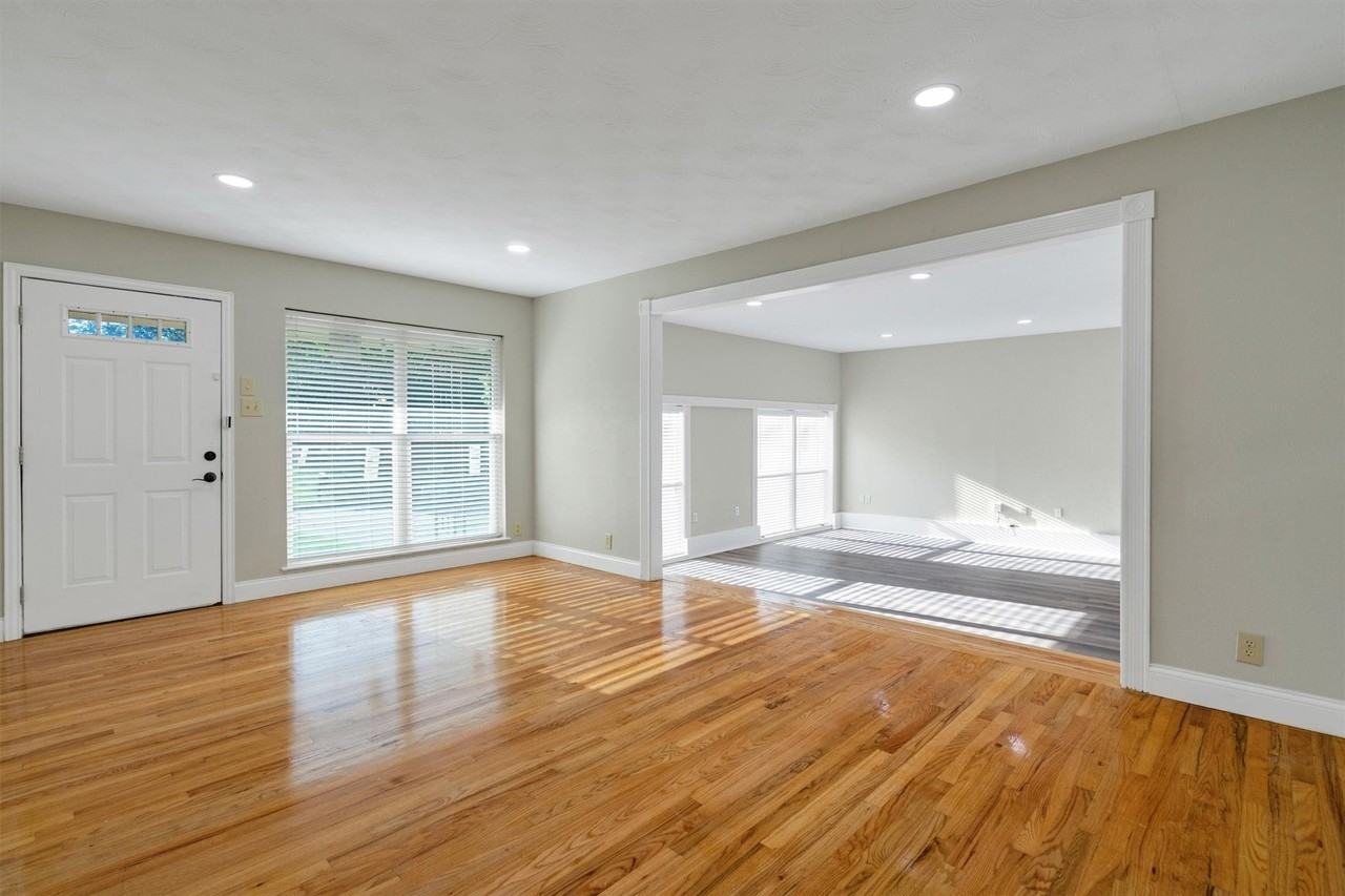 406 N Bonham Dr - Photo 6 of 36