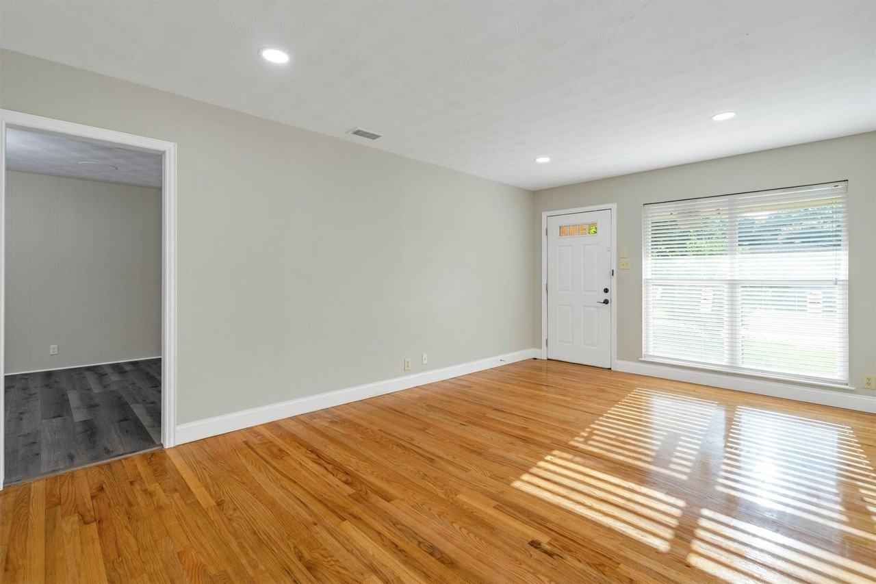 406 N Bonham Dr - Photo 7 of 36