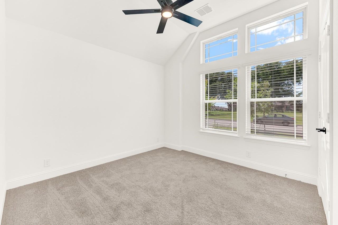 7312 Iris Rd - Photo 5 of 40
