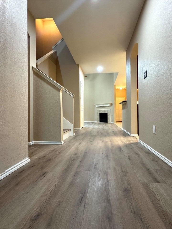 1625 Mineral Springs Dr - Photo 2 of 19