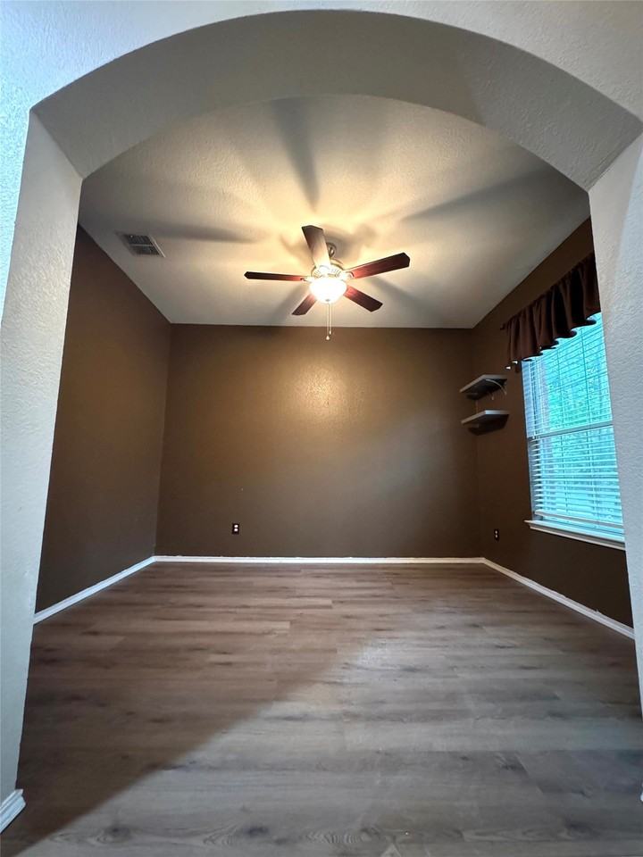 1625 Mineral Springs Dr - Photo 3 of 19