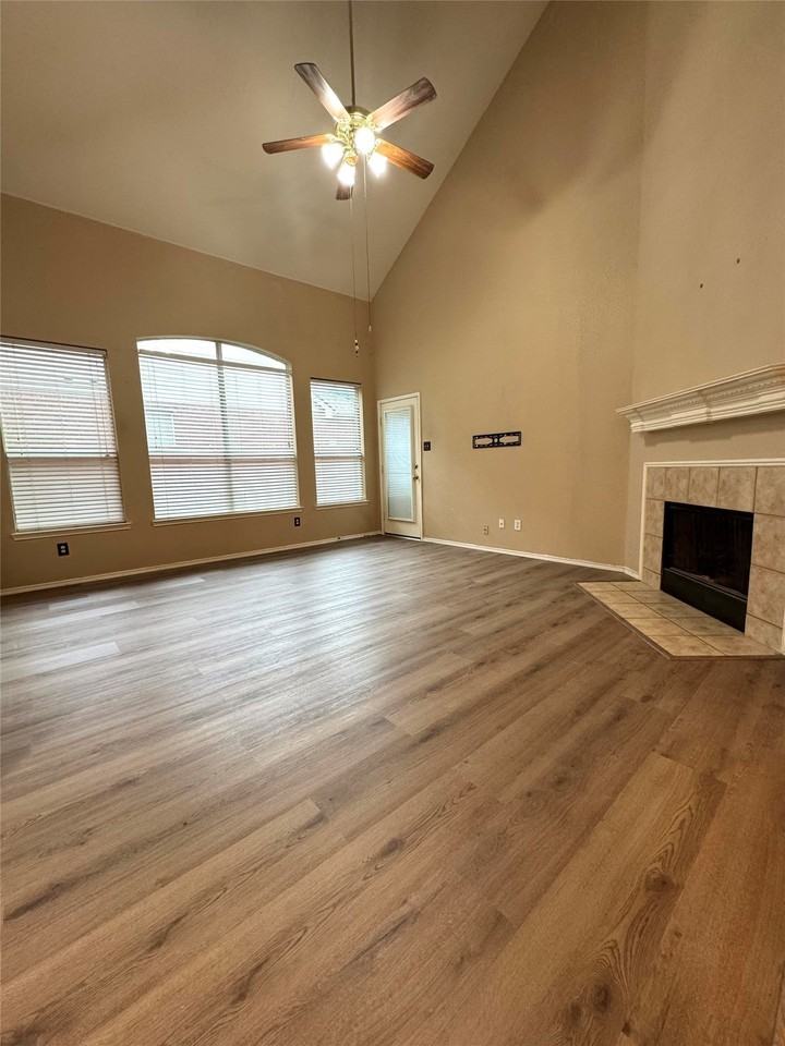 1625 Mineral Springs Dr - Photo 4 of 19
