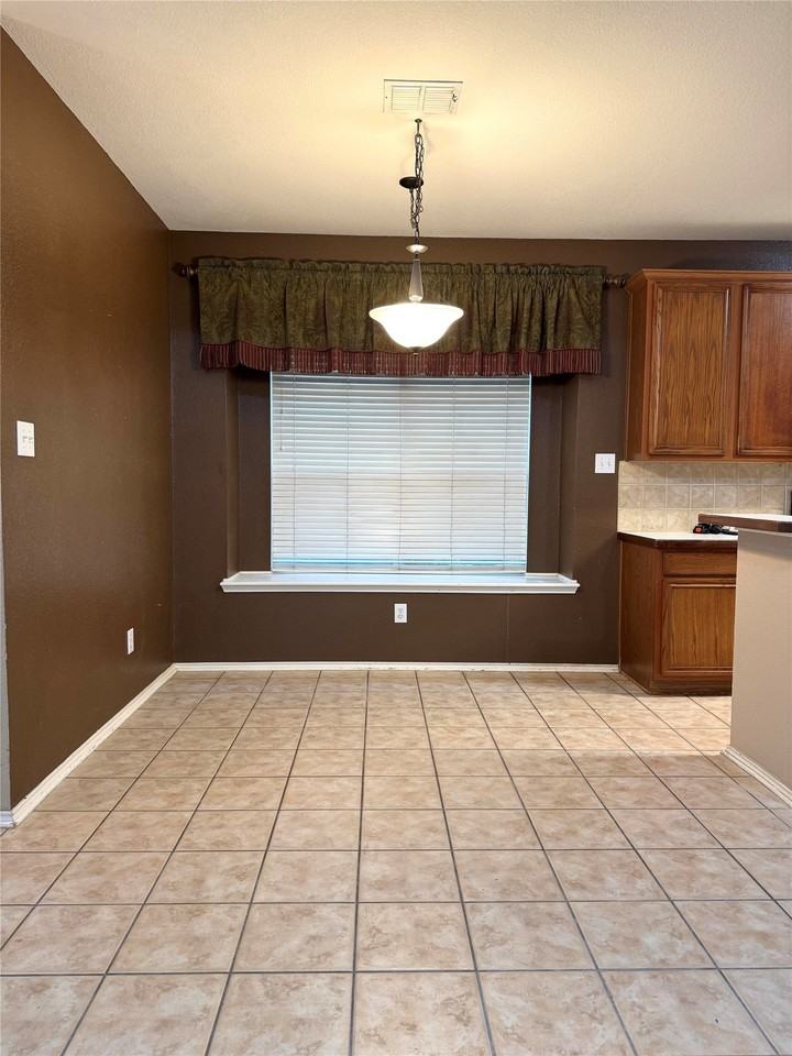 1625 Mineral Springs Dr - Photo 5 of 19