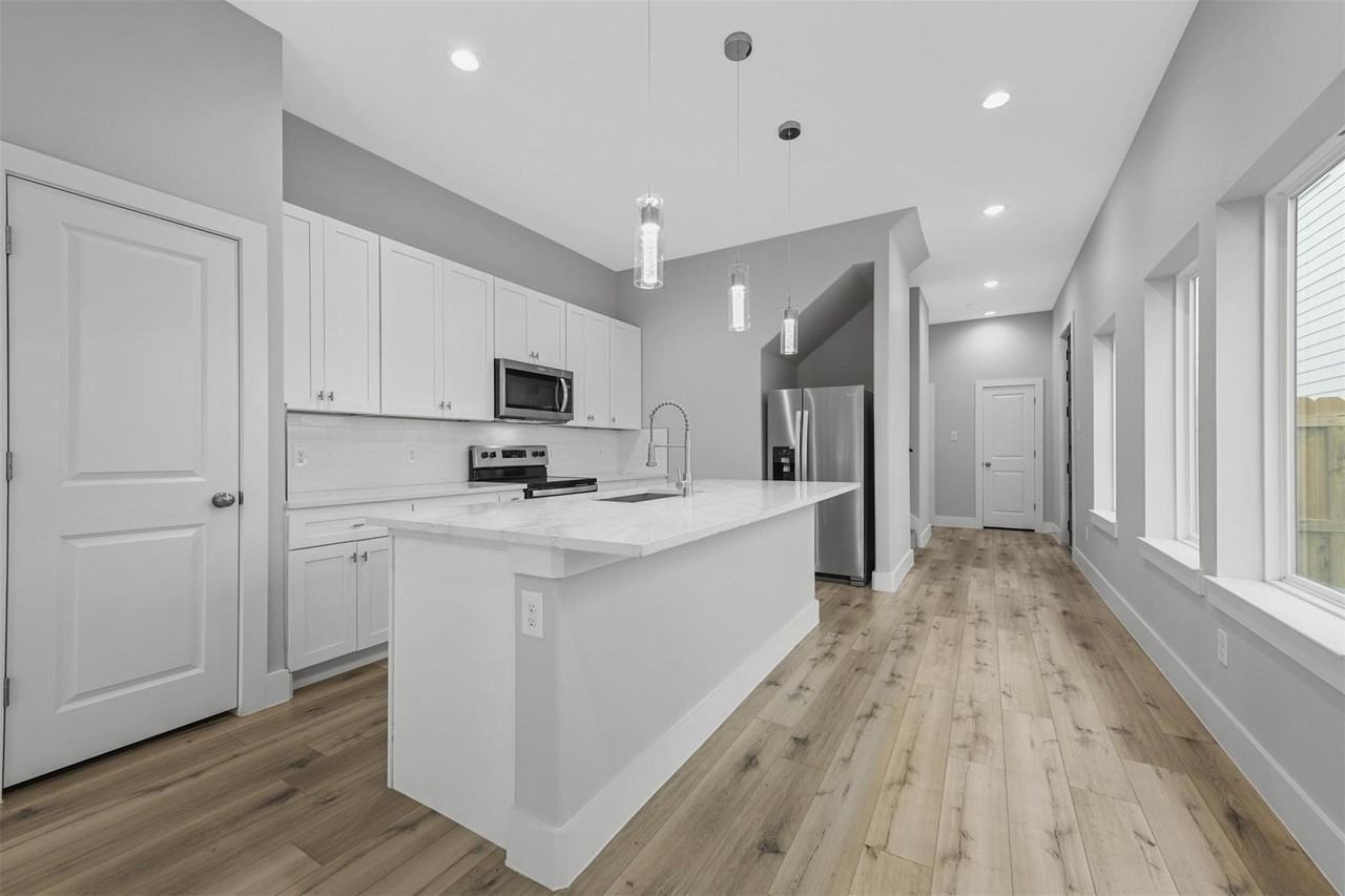 2505 Birmingham Ave - Photo 3 of 33