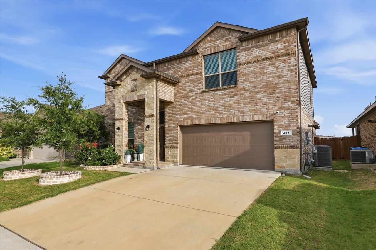 225 Oldcastle Way - Photo 3 of 40